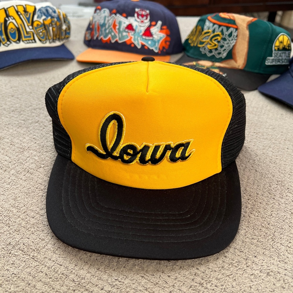 Vintage 1980s Iowa Hawkeyes Mesh Script Snapback Trucker Hat Walmart‎ Tag Yellow